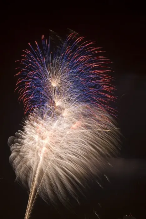 Framed Print : Fireworks celebrating the 4th of July Framed Print : Fireworks celebrating the 4th of July