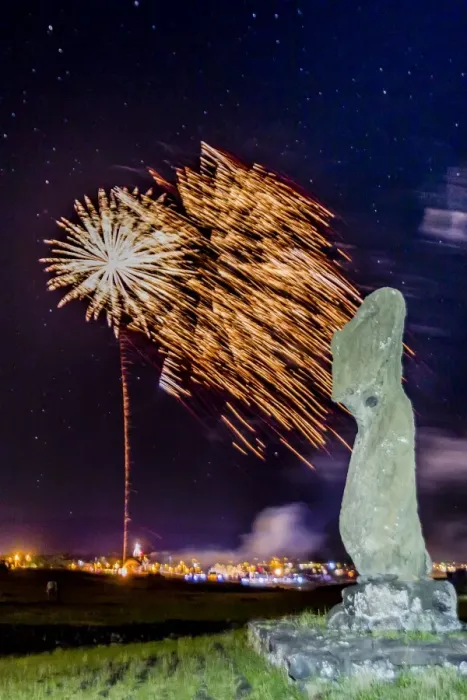 Framed Print : Fireworks ring in the New Year from the town of Hanga Roa over moai in the Tahai Archaeological Zone on Easter Island (Isla de Pascua) (Rapa Nui), UNESCO World Heritage Site, Chile, South America Framed Print : Fireworks ring in the New Year from the town of Hanga Roa over moai in the Tahai Archaeological Zone on Easter Island (Isla de Pascua) (Rapa Nui), UNESCO World Heritage Site, Chile, South America