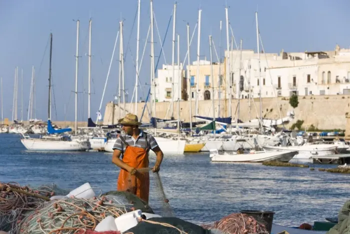 Framed Print : Fisherman, the castle, Gallipoli, Lecce province, Puglia, Italy, Europe