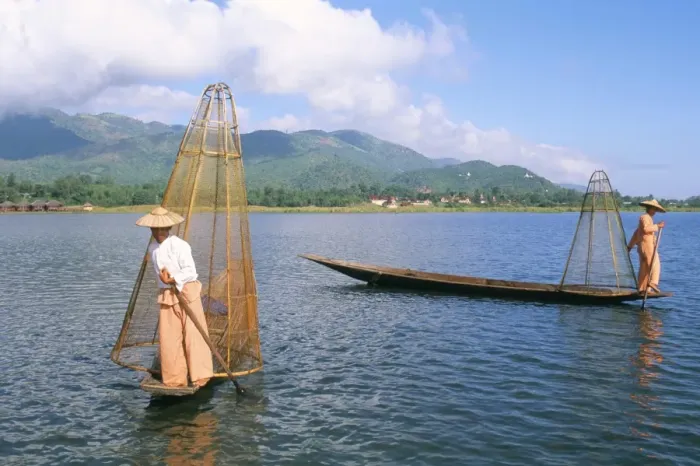 Framed Print : Fisherman, Inle Lake, Shan State, Myanmar (Burma), Asia Framed Print : Fisherman, Inle Lake, Shan State, Myanmar (Burma), Asia
