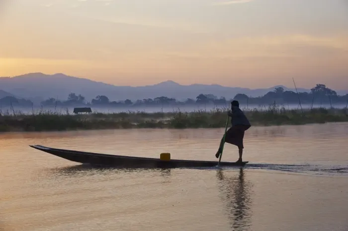 Framed Print : Fisherman on Inle Lake, Shan State, Myanmar (Burma), Asia Framed Print : Fisherman on Inle Lake, Shan State, Myanmar (Burma), Asia