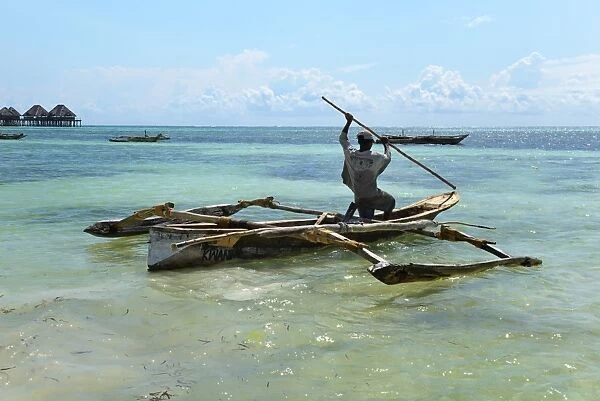 Fisherman and traditional outrigger boat, Bwejuu Beach, Zanzibar, Tanzania, Indian Ocean, East Africa, Africa
