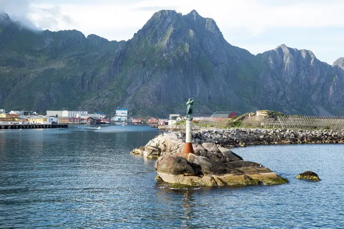 Framed Print : Fisherman's wife statue at harbour entrance, Svolvaer, Lofoten Islands, Nordland, Norway, Scandinavia, Europe Framed Print : Fisherman's wife statue at harbour entrance, Svolvaer, Lofoten Islands, Nordland, Norway, Scandinavia, Europe