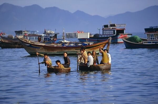 Fishermen coming ashore in thung chais (basket boats)