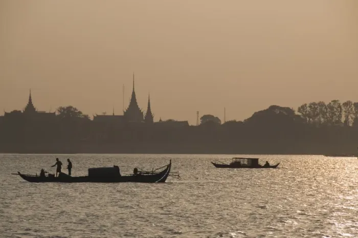 Framed Print : Fishermen on the Mekong River, Phnom Penh, Cambodia, Indochina, Southeast Asia, Asia Framed Print : Fishermen on the Mekong River, Phnom Penh, Cambodia, Indochina, Southeast Asia, Asia