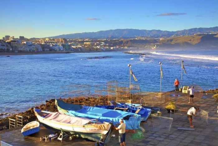 Framed Print : Fishermen at Playa de las Canteras Beach, Santa Catalina District, Las Palmas de Gran Canaria Framed Print : Fishermen at Playa de las Canteras Beach, Santa Catalina District, Las Palmas de Gran Canaria