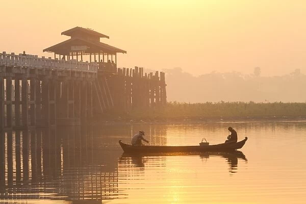 Fishermen on Taungthaman Lake in dawn mist, near U Bein Bridge, Amarapura, near Mandalay, Myanmar (Burma), Asia
