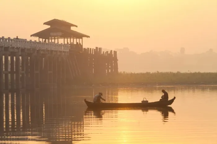 Framed Print : Fishermen on Taungthaman Lake in dawn mist, near U Bein Bridge, Amarapura, near Mandalay, Myanmar (Burma), Asia Framed Print : Fishermen on Taungthaman Lake in dawn mist, near U Bein Bridge, Amarapura, near Mandalay, Myanmar (Burma), Asia