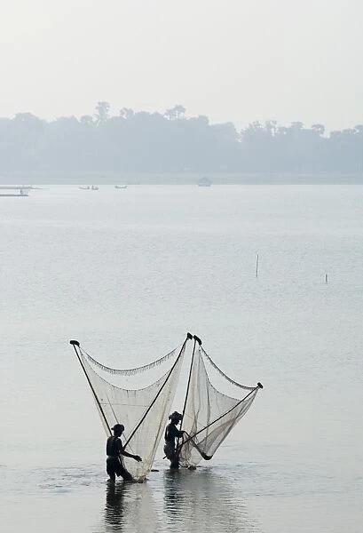 Fishermen on Thaungthaman Lake, Amarapura, Myanmar (Burma), Asia