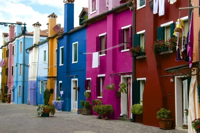 Framed Print : Fishermens colored facade houses, Burano, Venice, Veneto, Italy, Europe Framed Print : Fishermens colored facade houses, Burano, Venice, Veneto, Italy, Europe