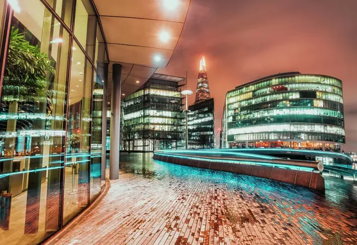 Framed Print : Fisheye view of The Scoop London and The Shard visible in background at night, Southwark Framed Print : Fisheye view of The Scoop London and The Shard visible in background at night, Southwark