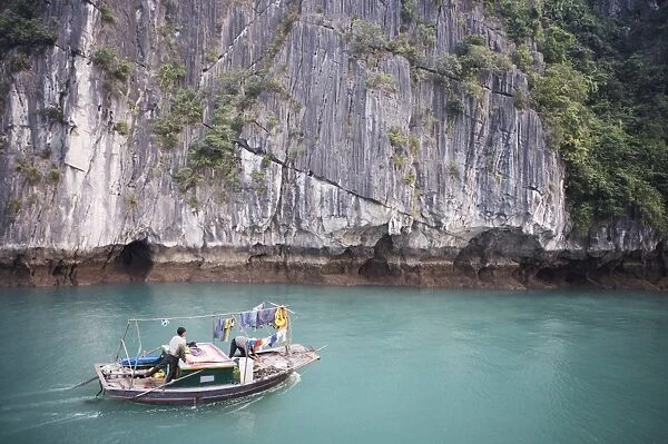 Fishing boat in Halong bay, Vietnam, Indochina, Southeast Asia, Asia