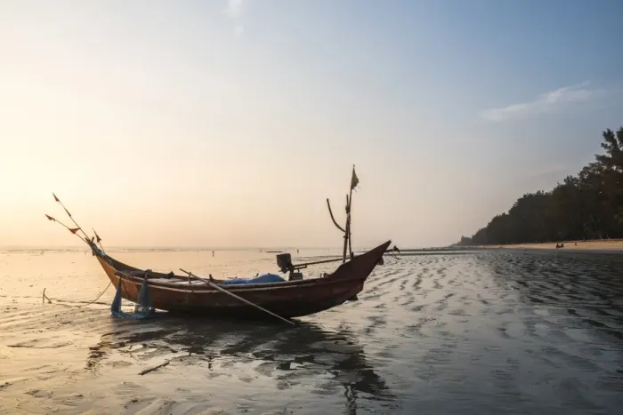 Framed Print : Fishing boat on Maungmagan Beach at sunset, Dawei, Tanintharyi Region, Myanmar (Burma) Framed Print : Fishing boat on Maungmagan Beach at sunset, Dawei, Tanintharyi Region, Myanmar (Burma)