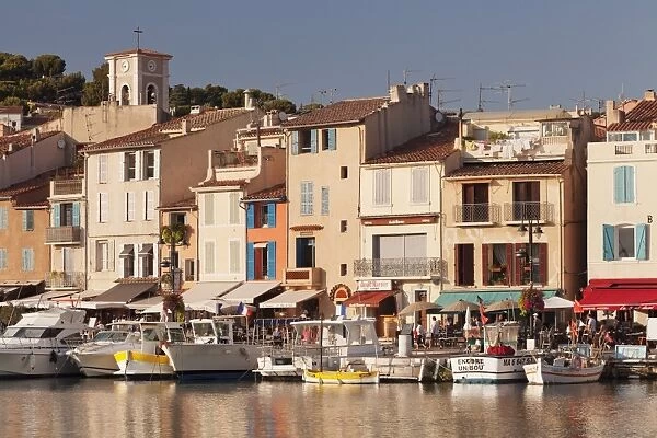 Fishing boats in harbour and restaurants on the waterfront, tCassis, Provence, Provence-Alpes-Cote