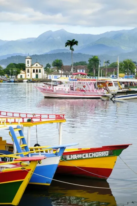 Framed Print : Fishing boats in Paraty village with the mountains of the Serra da Bocaina behind