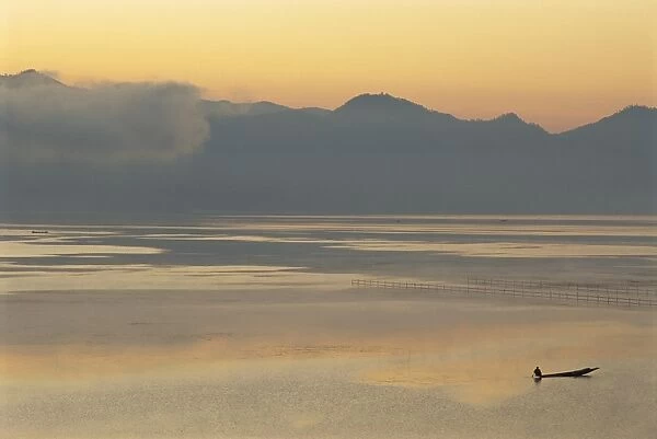 Fishing at dawn, Inle Lake, Shan State, Myanmar (Burma), Asia