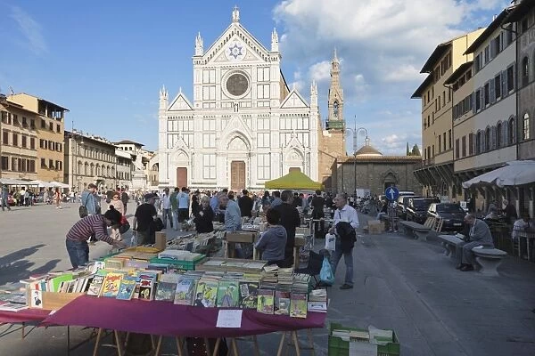 Flea market in front of the church of Santa Croce, Florence, UNESCO World Heritage Site, Tuscany, Italy, Europe