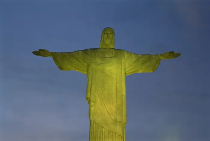 Framed Print : Floodlit statue of Christ the Redeemer at 710m on Mount Corcovado, above Rio de Janeiro Framed Print : Floodlit statue of Christ the Redeemer at 710m on Mount Corcovado, above Rio de Janeiro