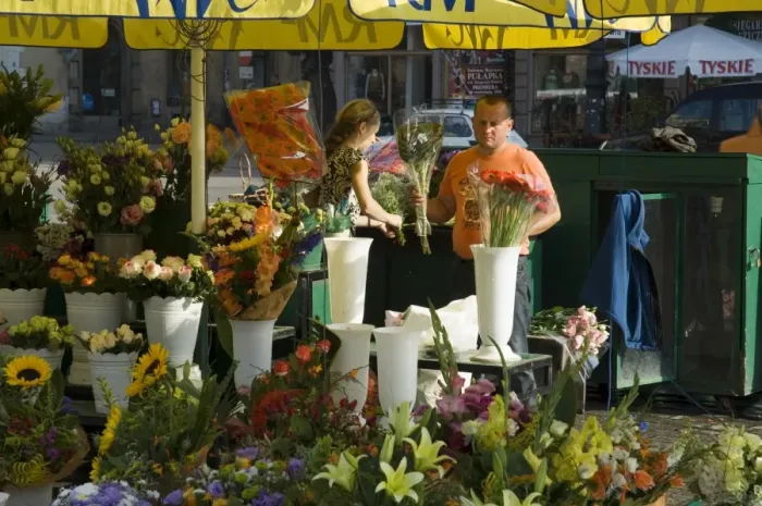 Framed Print : Flower sellers in the Main Market Square (Rynek Glowny)