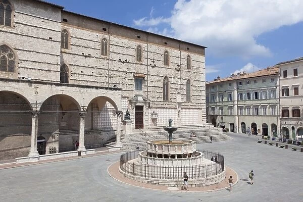 Fontana Maggiore and Duomo in Piazza IV Novembre, Perugia, Umbria, Italy, Europe
