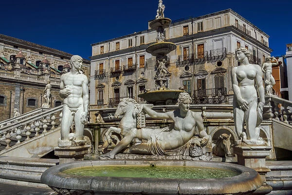 Fontana Pretoria landmark fountain with marble nude statues, Palermo, Sicily, Italy, Europe