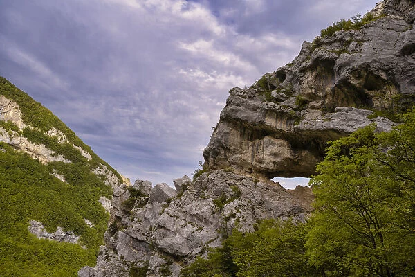 Fontarca cave, Monte Nerone, Apennines, Marche, Italy, Europe