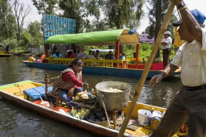 Framed Print : Food vendor at the Floating Gardens in Xochimilco, UNESCO World Heritage Site, Mexico City, Mexico, North America Framed Print : Food vendor at the Floating Gardens in Xochimilco, UNESCO World Heritage Site, Mexico City, Mexico, North America