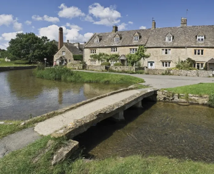 Framed Print : Footbridge over River Eye, Lower Slaughter village, the Cotswolds, Gloucestershire Framed Print : Footbridge over River Eye, Lower Slaughter village, the Cotswolds, Gloucestershire