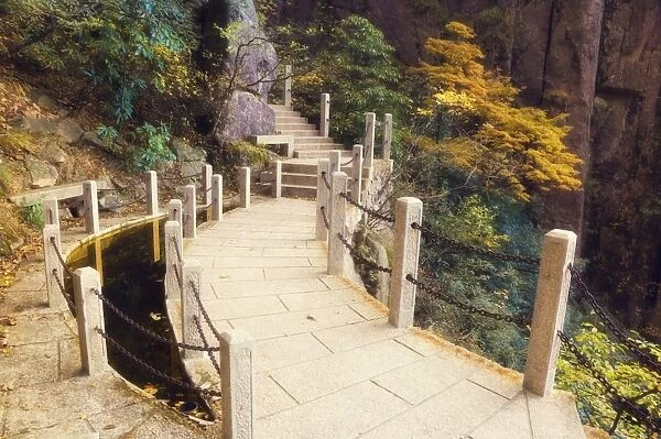 Footpath, White Cloud scenic area, Huang Shan (Yellow Mountain), UNESCO World Heritage Site