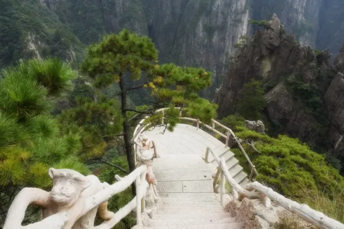 Framed Print : Footpath, Xihai (West Sea) Valley, Mount Huangshan (Yellow Mountain), UNESCO World Heritage Site