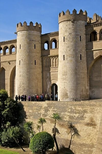 Fortified walls and towers of the Aljaferia Palace dating from the 11th century, Saragossa (Zaragoza), Aragon, Spain, Europe