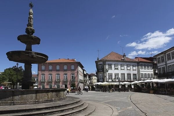 Fountain and cafes on the public Camoes Square (Largo de Camoes), Ponte de Lima