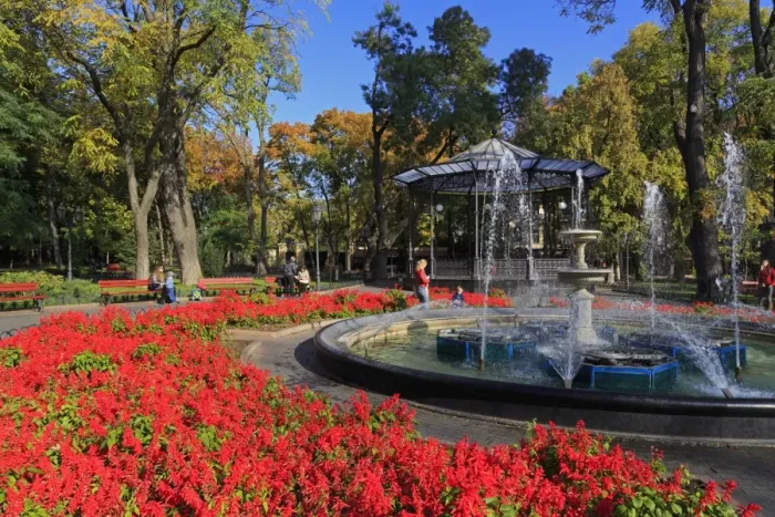 Framed Print : Fountain in City Garden, Odessa, Crimea, Ukraine, Europe Framed Print : Fountain in City Garden, Odessa, Crimea, Ukraine, Europe