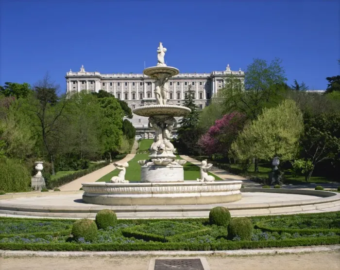 Framed Print : Fountain and gardens in front of the Royal Palace (Palacio Real), in Madrid Framed Print : Fountain and gardens in front of the Royal Palace (Palacio Real), in Madrid