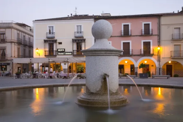 Framed Print : Fountain in the illuminated Plaza Mayor at dusk, Trujillo, Caceres, Extremadura Framed Print : Fountain in the illuminated Plaza Mayor at dusk, Trujillo, Caceres, Extremadura