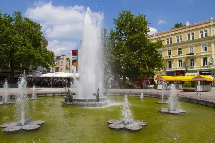 Framed Print : Fountain in Knyaz Alexander Battenberg Square (King Alexander Battenberg Square) Framed Print : Fountain in Knyaz Alexander Battenberg Square (King Alexander Battenberg Square)