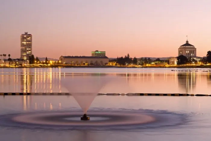 Framed Print : Fountain in Lake Merritt, Oakland, California, United States of America, North America Framed Print : Fountain in Lake Merritt, Oakland, California, United States of America, North America