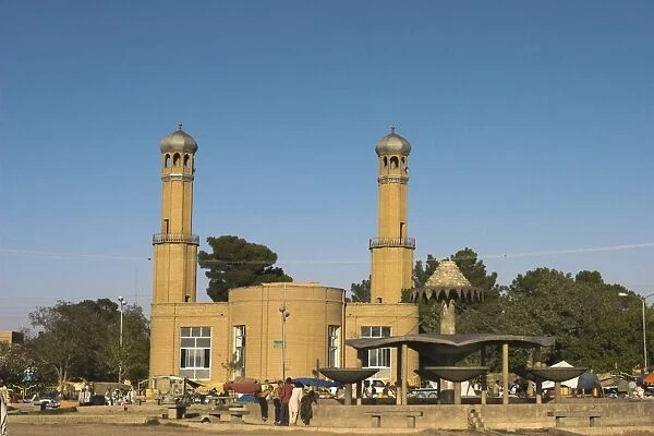 Fountain and mosque near The Citadel (Qala-i-Ikhtiyar-ud-din), Herat, Herat Province
