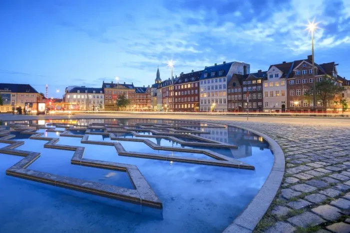 Framed Print : Fountain at night in Bertel Thorvaldsens Square where Thorvaldsens Museum is located Framed Print : Fountain at night in Bertel Thorvaldsens Square where Thorvaldsens Museum is located
