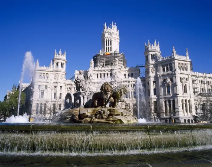 Framed Print : Fountain in front of the Palacio de Comunicaciones Framed Print : Fountain in front of the Palacio de Comunicaciones