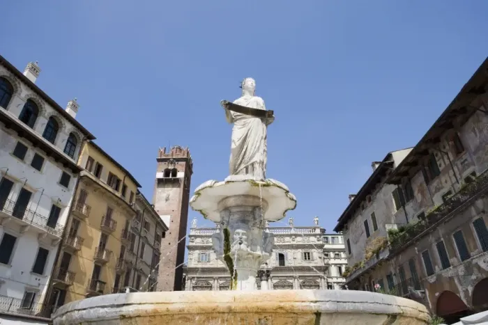Framed Print : Fountain, Piazza Erbe Framed Print : Fountain, Piazza Erbe