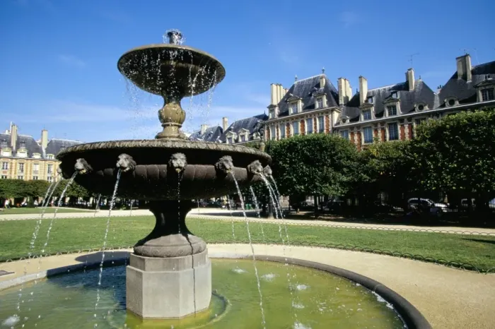 Framed Print : Fountain, Place des Vosges, 3e district, Paris, France, Europe Framed Print : Fountain, Place des Vosges, 3e district, Paris, France, Europe