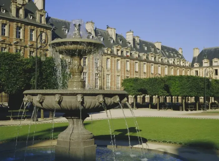 Framed Print : Fountain in the Place des Vosges, Paris, France, Europe Framed Print : Fountain in the Place des Vosges, Paris, France, Europe