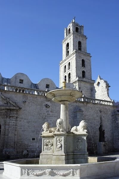 Fountain in the Plaza San Francisco, with Convent and Church of San Francisco de Asis dating from 1738 in the background, Old Havana (Habana Vieja), Havana, Cuba, West Indies