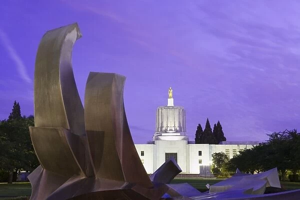 Fountain and State Capitol building in Salem, Oregon, United States of America