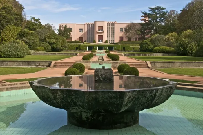 Framed Print : Fountains and basins in the gardens of Serralves Foundation Museum of Modern Art Framed Print : Fountains and basins in the gardens of Serralves Foundation Museum of Modern Art