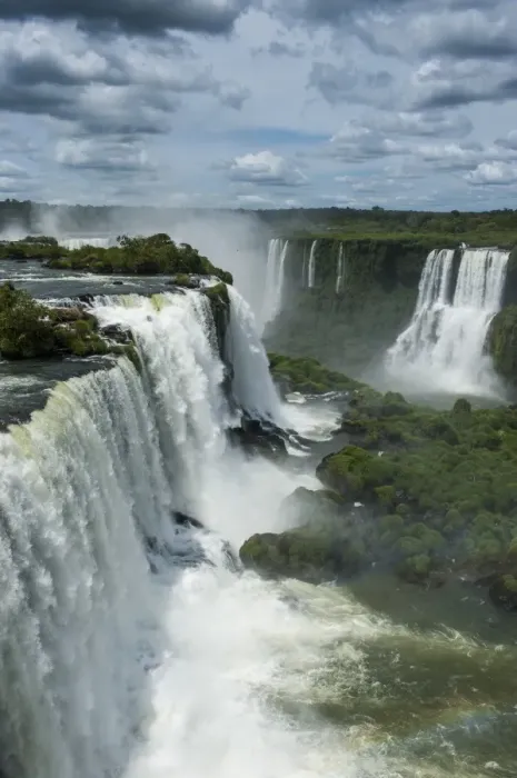 Framed Print : Foz de Iguazu (Iguacu Falls), the largest waterfalls in the world, Iguacu National Park, UNESCO World Heritage Site, Brazil, South America Framed Print : Foz de Iguazu (Iguacu Falls), the largest waterfalls in the world, Iguacu National Park, UNESCO World Heritage Site, Brazil, South America