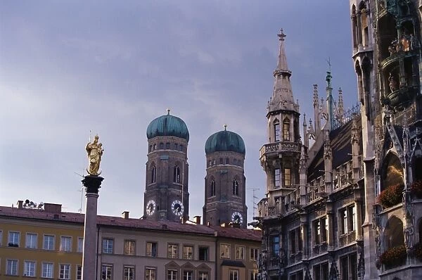 Frauenkirche towers and Mariensaule (St
