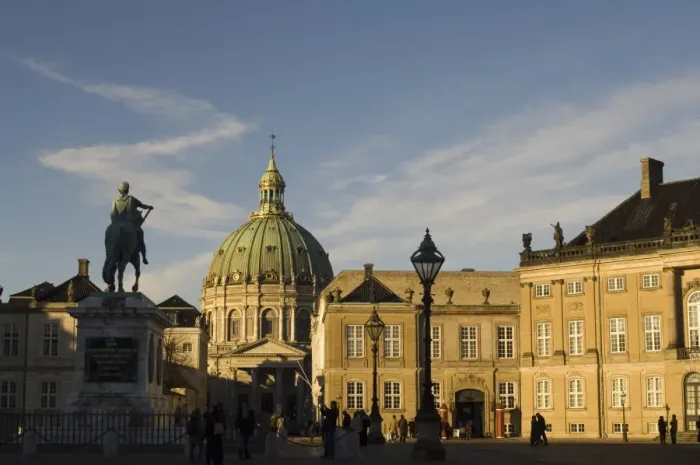 Framed Print : Frederik V statue and Frederikskirken (Marmorkirken) (Marble Church), Amalienborg
