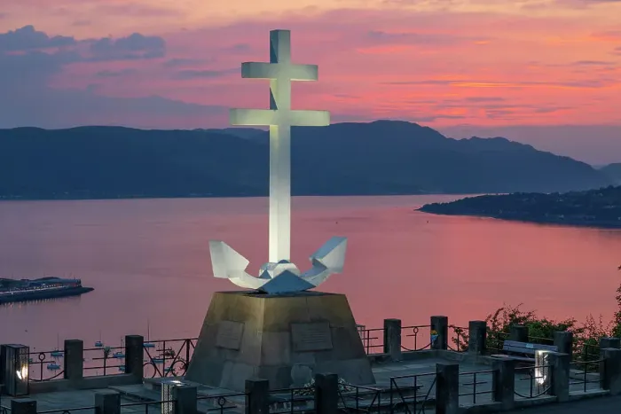 Framed Print : Free French Memorial Cross, Lyle Hill, Greenock, Firth of Clyde, Inverclyde, Scotland, United Kingdom, Europe Framed Print : Free French Memorial Cross, Lyle Hill, Greenock, Firth of Clyde, Inverclyde, Scotland, United Kingdom, Europe